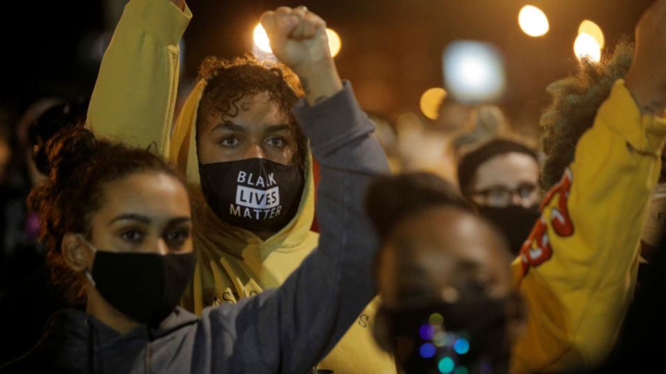 Les Manifestations Contre L Injustice Raciale Se Poursuivent Aux Tats