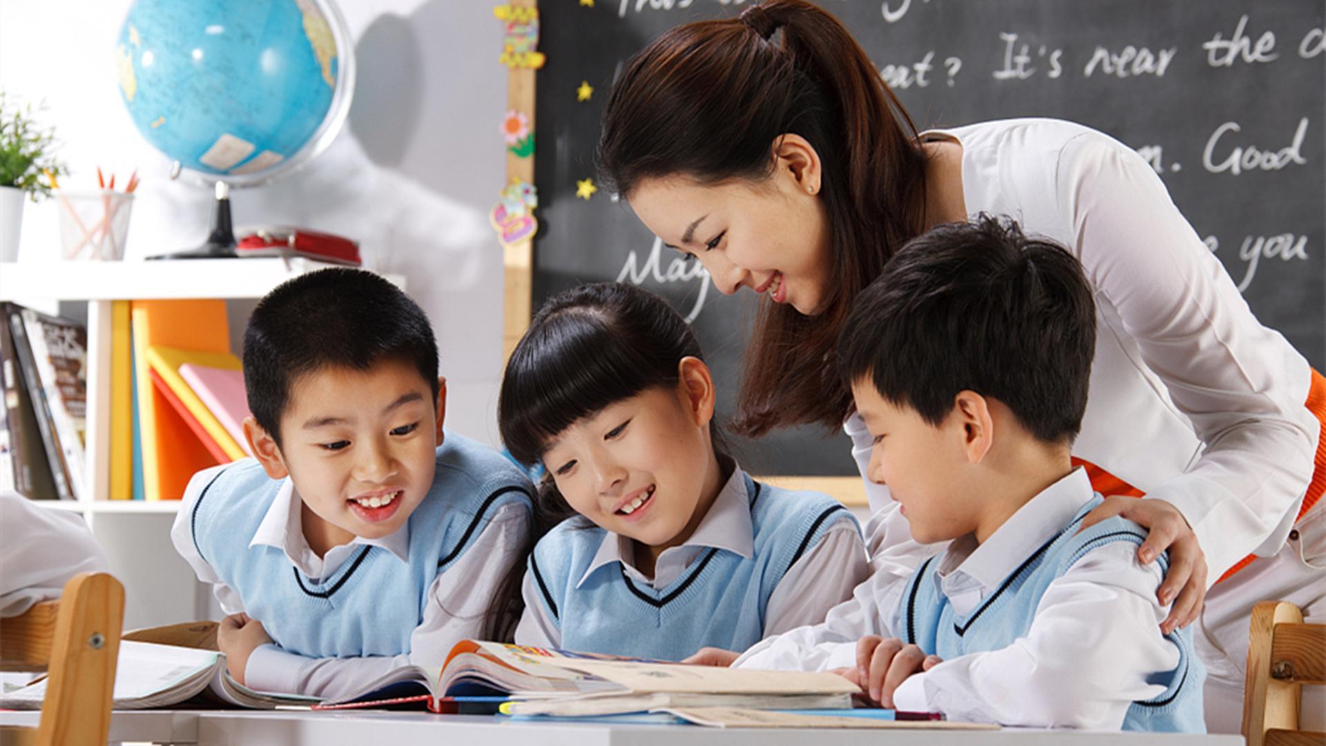 À l'école primaire Chaoyang à Chongqing, les élèves ont surpris leurs ...