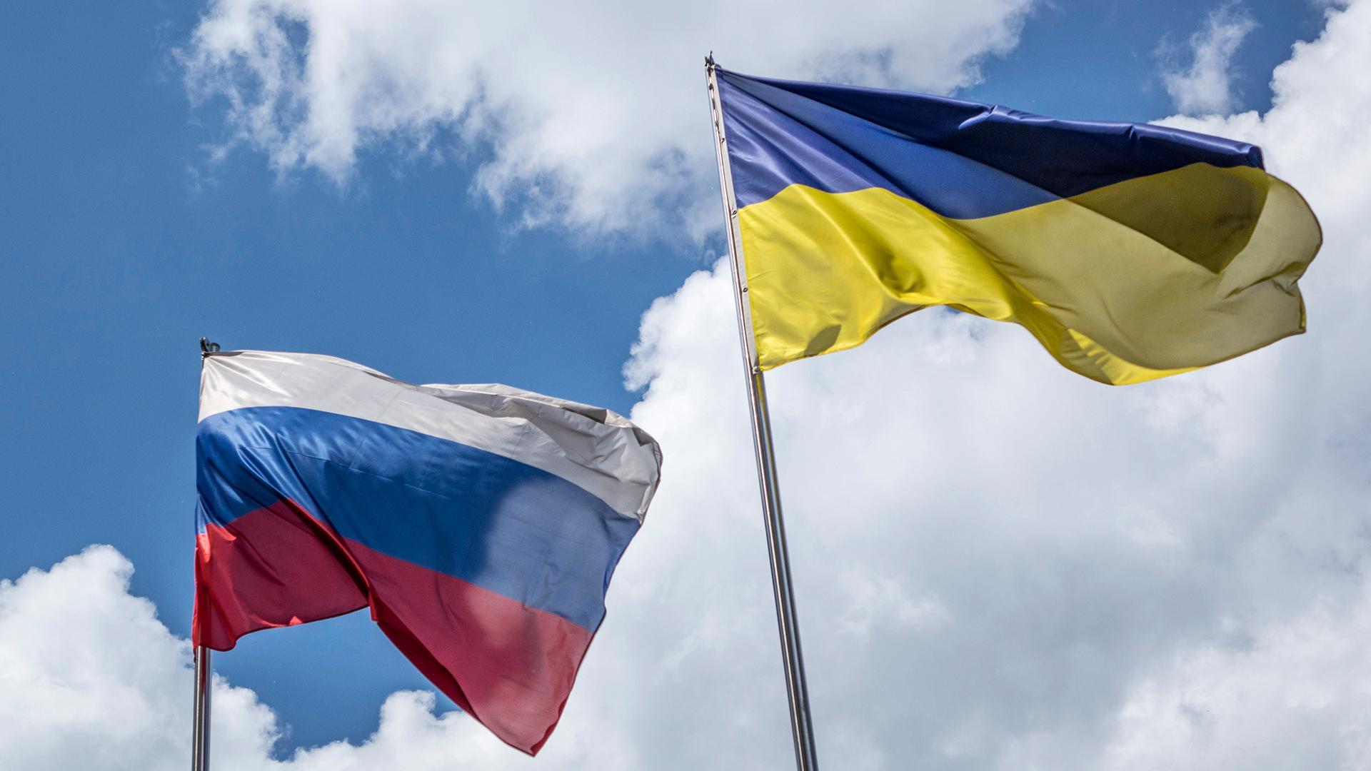 Урок россия украина. Флаг РФ И Украины. Украина – это Россия. Российский и украинский флаг. Флаг России и Украины вместе.