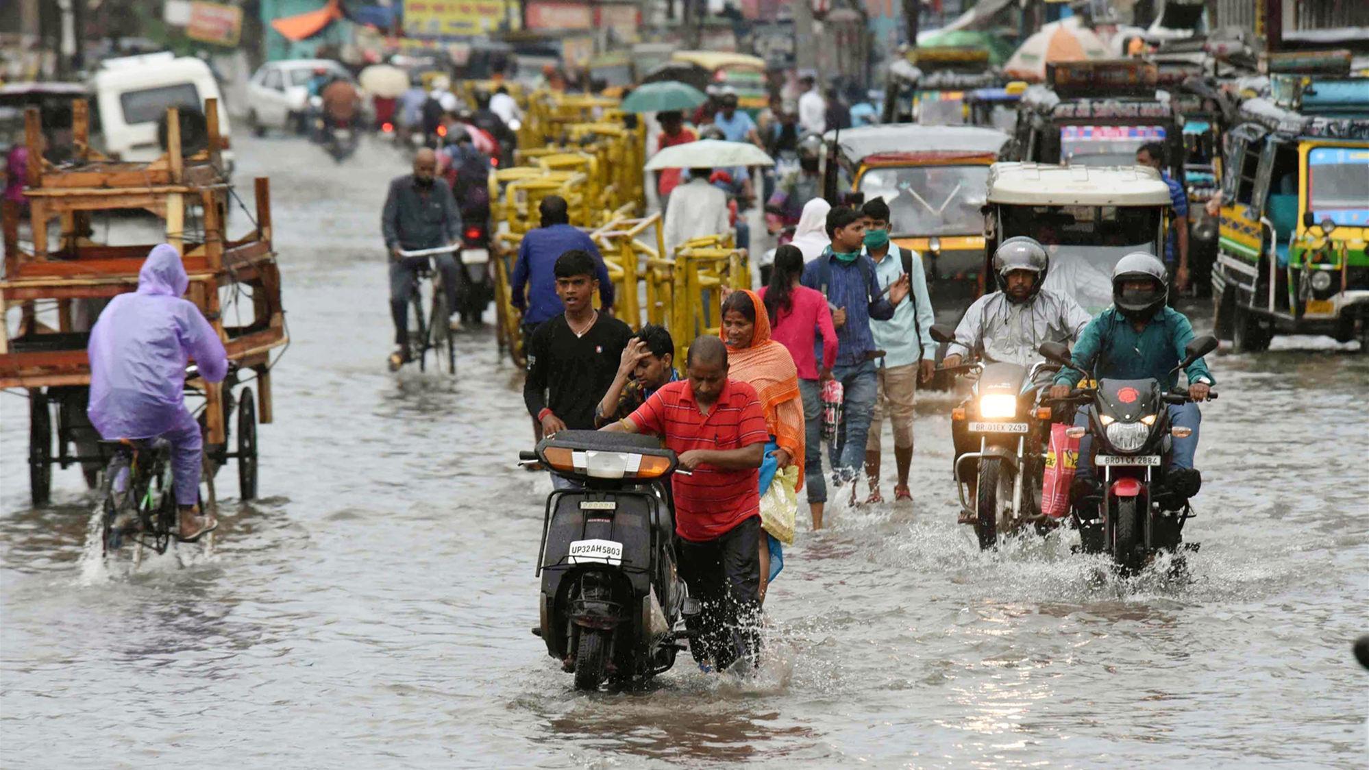 Inondations en Inde : 40 morts et des centaines de milliers de déplacés ...